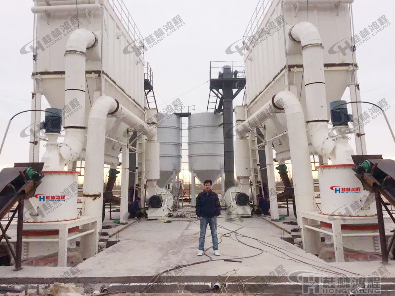 1000目石灰石粉磨設(shè)備 HCH超細環(huán)輥磨粉機 1000目石灰石粉磨設(shè)備 HCH超細環(huán)輥磨粉機