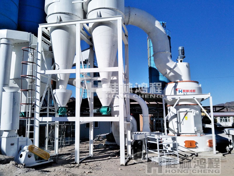 鋪路用青石粉碎設(shè)備雷蒙磨粉沙一體機(jī) 桂林鴻程鋪路用青石粉碎設(shè)備雷蒙磨粉沙一體機(jī)