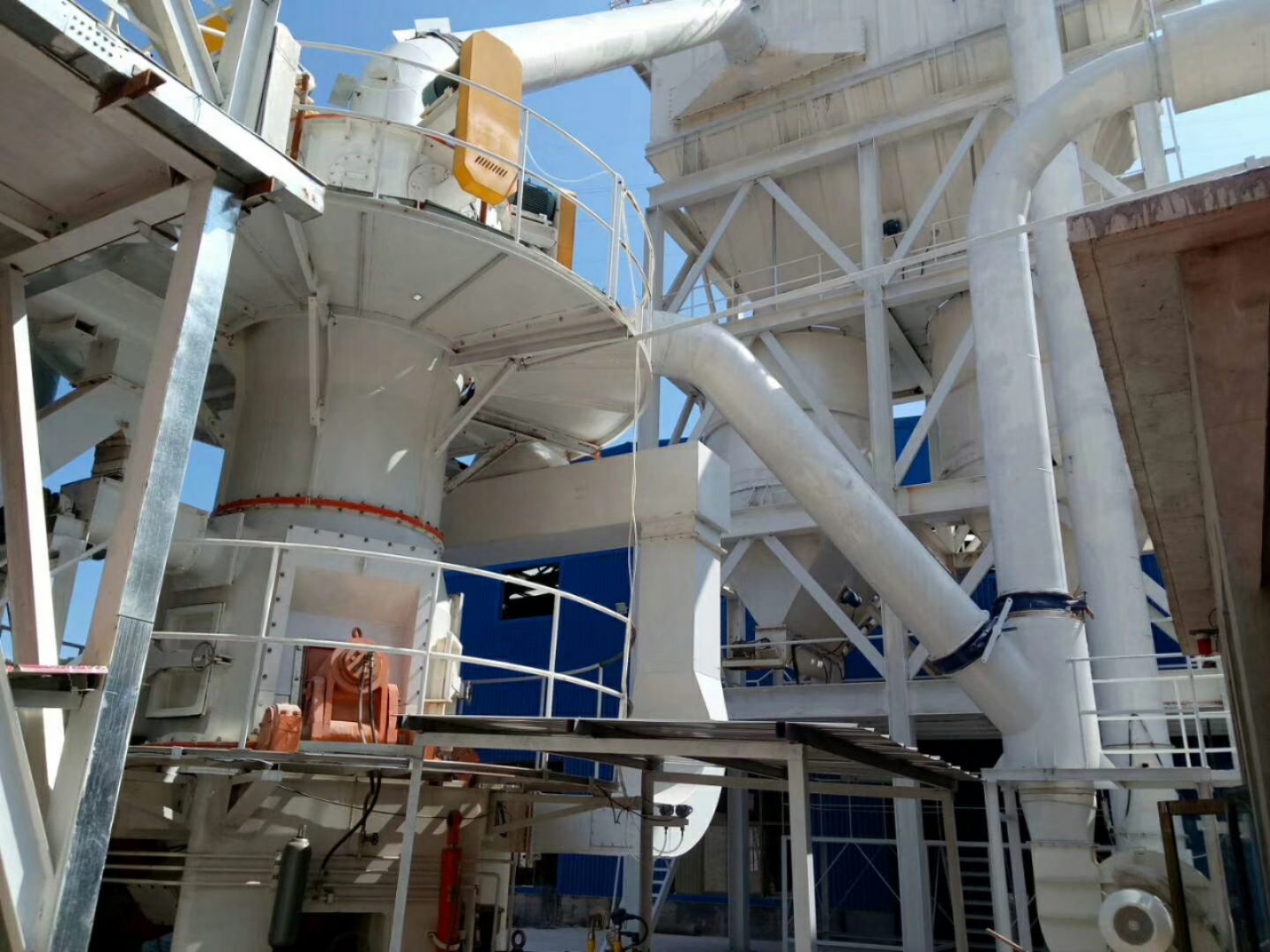 粉煤灰超細磨機HLMX超細立磨是粉煤灰綜合利用的給力機械 粉煤灰超細磨機HLMX超細立磨是粉煤灰綜合利用的給力機械