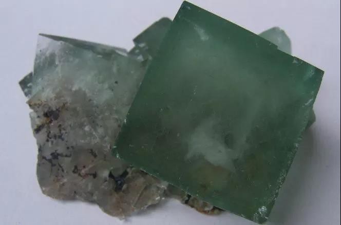 江西發(fā)現(xiàn)省內(nèi)螢石礦儲量超500萬噸 江西發(fā)現(xiàn)省內(nèi)螢石礦儲量超500萬噸