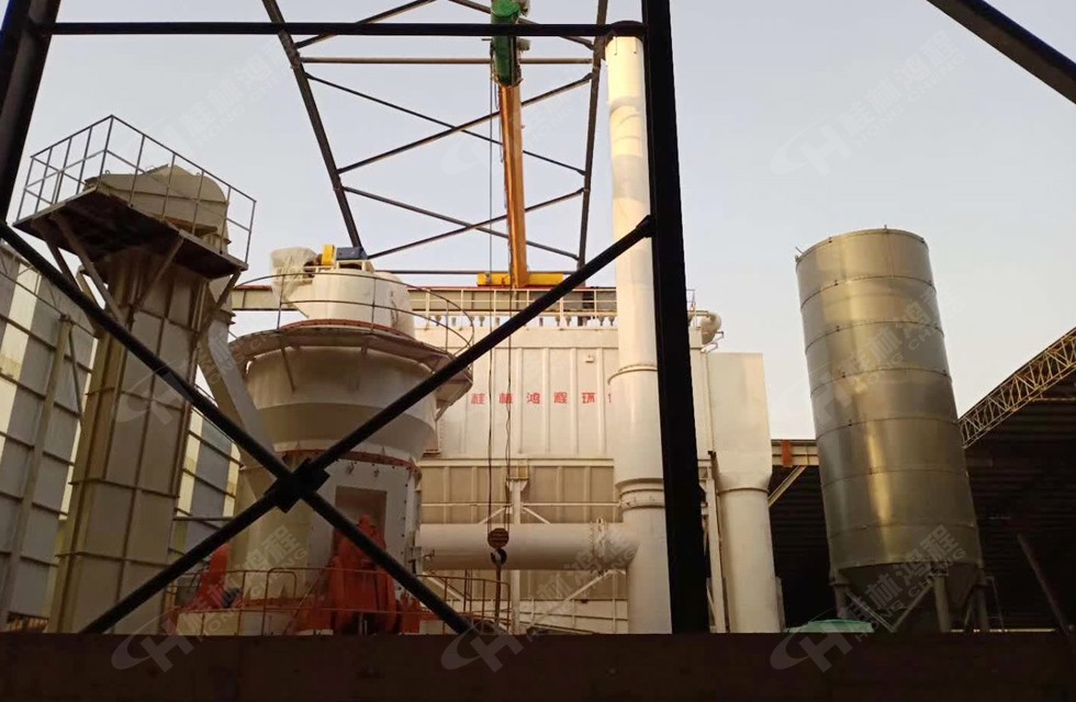 HLM1700鋁釩土立式磨粉機(jī)山西呂梁安裝即將完成 HLM1700鋁釩土立式磨粉機(jī)山西呂梁安裝即將完成