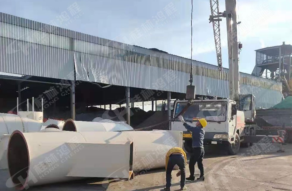第5臺HLM煤矸石煅燒高嶺土立磨早上抵達內(nèi)蒙古某工廠 第5臺HLM煤矸石煅燒高嶺土立磨早上抵達內(nèi)蒙古某工廠