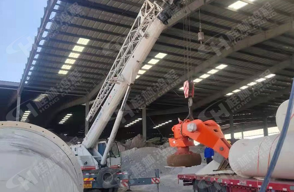 高嶺土立磨第5臺抵達客戶現(xiàn)場 高嶺土立磨第5臺抵達客戶現(xiàn)場