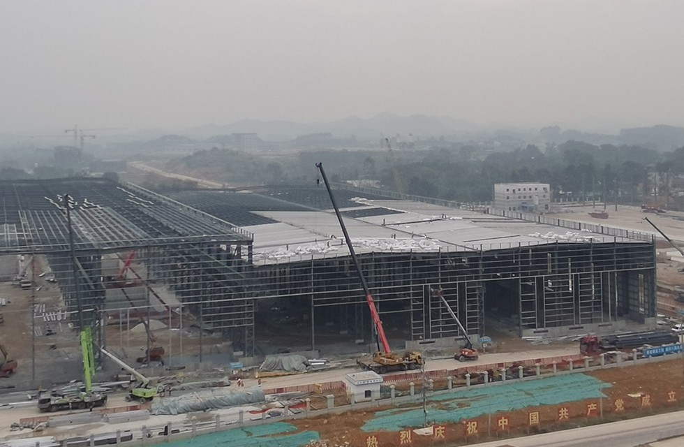 桂林鴻程礦山投資兩江寶山工程進度,2022年1月4日桂林鴻程礦山機械寶山工業園車間封頂大吉。