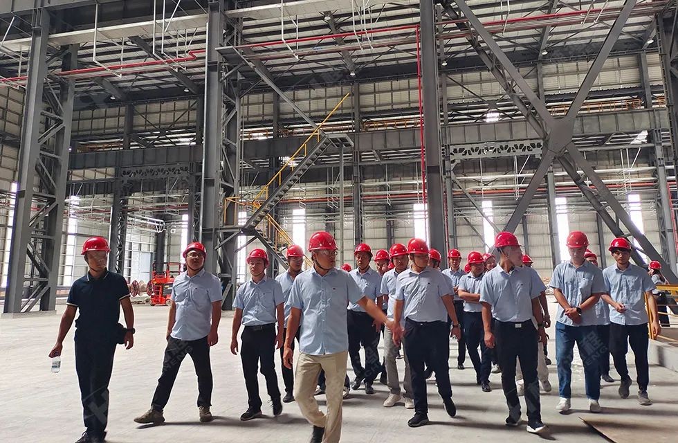 桂林鴻程礦山設(shè)備磨粉機(jī)2022銷售大會(huì)參與人員參觀寶山智能產(chǎn)業(yè)園 桂林鴻程礦山設(shè)備磨粉機(jī)2022銷售大會(huì)參與人員參觀寶山智能產(chǎn)業(yè)園